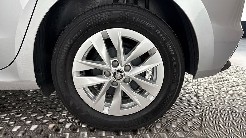 Škoda Fabia 1.0 TSI Style - fotka 19 z 23
