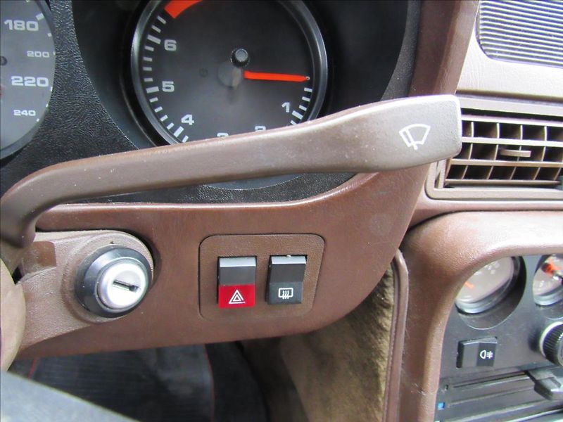 Porsche 924 2,0 Coupe Targa Automat - fotka 21 z 29