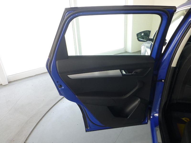 Škoda Karoq (2018) 1,6TDI*PARK.S**ALU***VYHŘ.SED. - fotka 13 z 23