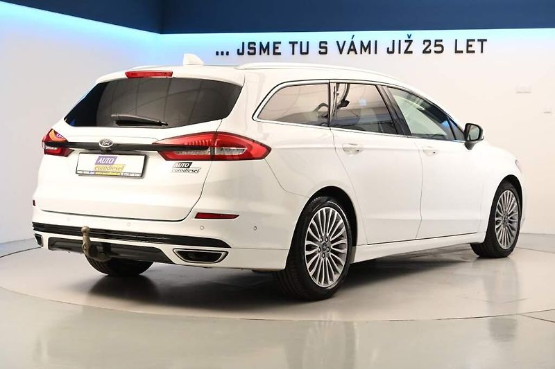 Ford Mondeo (2021) 2.0 140 KW LED SONY Titanium T - fotka 5 z 39