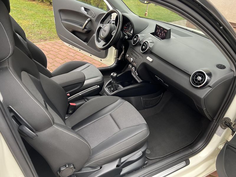 Audi A1 1.2TFSI 63KW,KůŽE,NAVI,2xALU - fotka 16 z 42