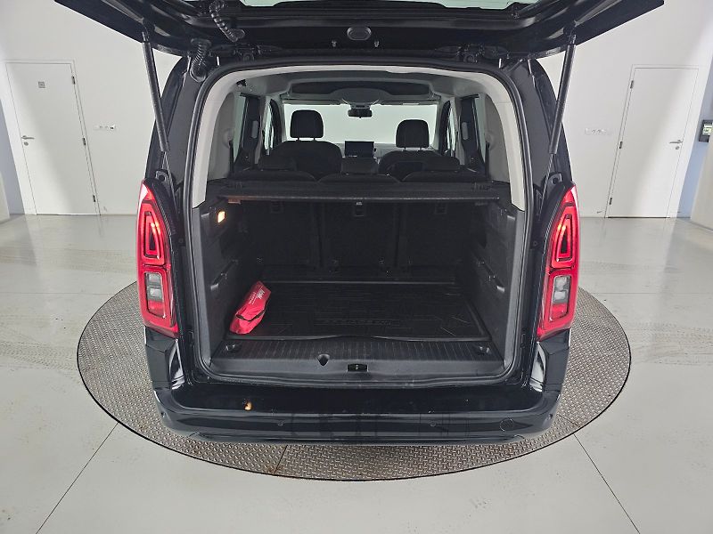 Toyota ProAce City Verso (2025) 1.2T 110k Short Family L1 - fotka 28 z 28