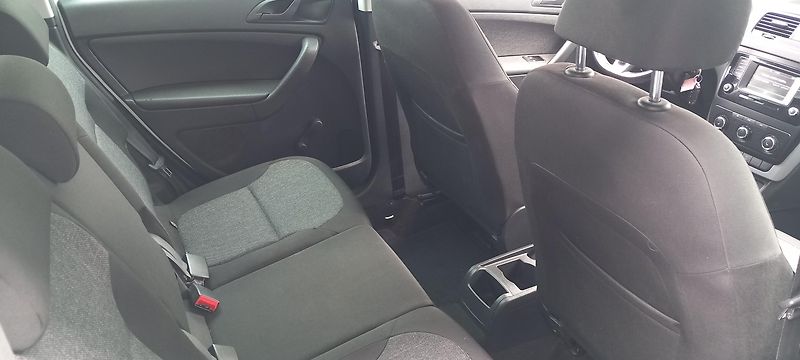 Škoda Yeti 1.2 TSI Active - fotka 13 z 27