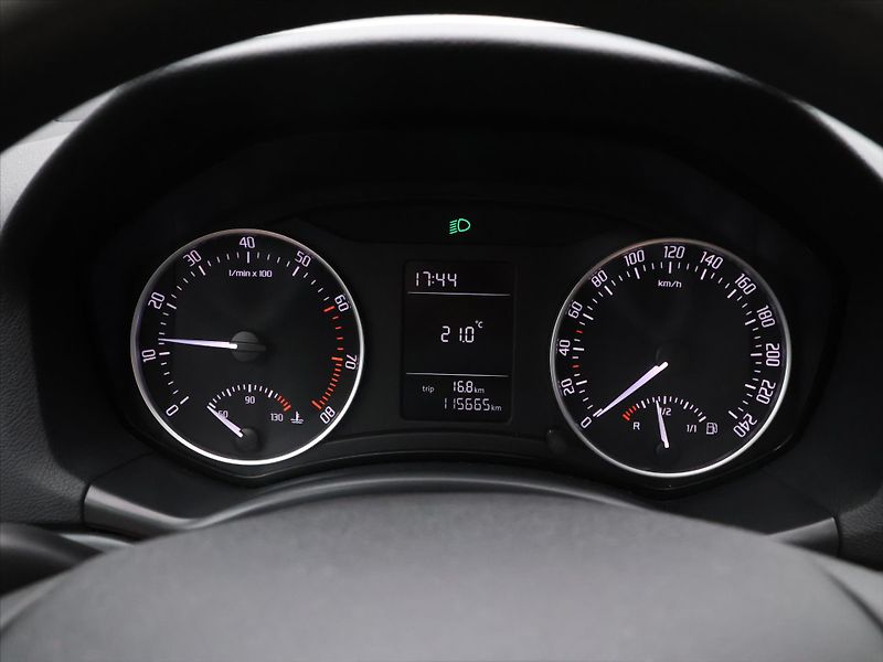 Škoda Octavia 1,6 i 75kW CZ 1.Maj Klima Tour - fotka 15 z 25