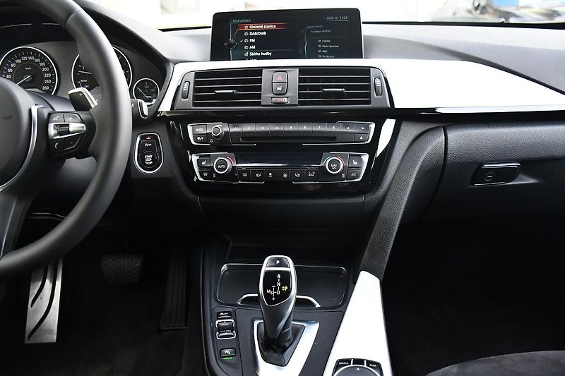 BMW Řada 3 330d xDrive MPaket SERV.KNÍŽKA - fotka 23 z 50
