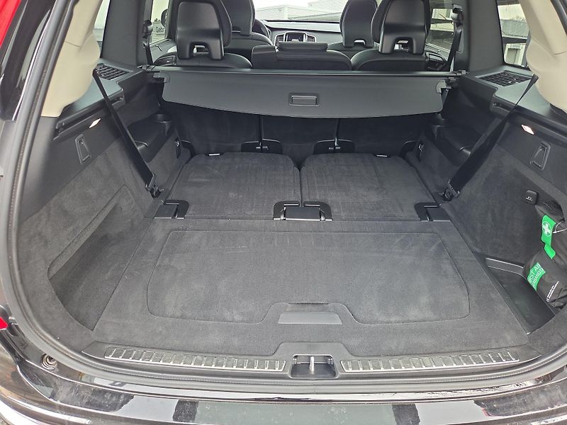 Volvo XC90 B5 Diesel AWD Plus Bright - fotka 17 z 18