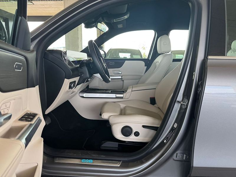 Mercedes-Benz EQB 300 4MATIC - fotka 11 z 20
