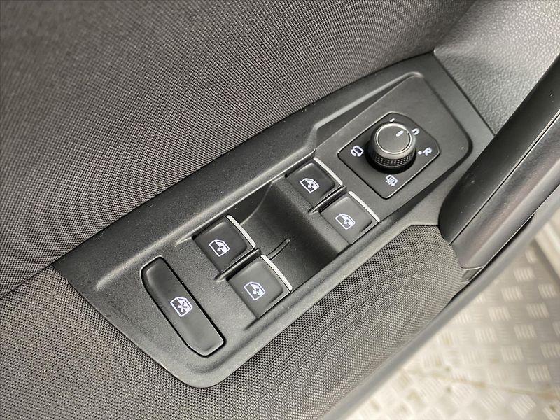 Volkswagen Tiguan 2,0 TDI DSG 110 kW COMFORTLINE - fotka 12 z 27