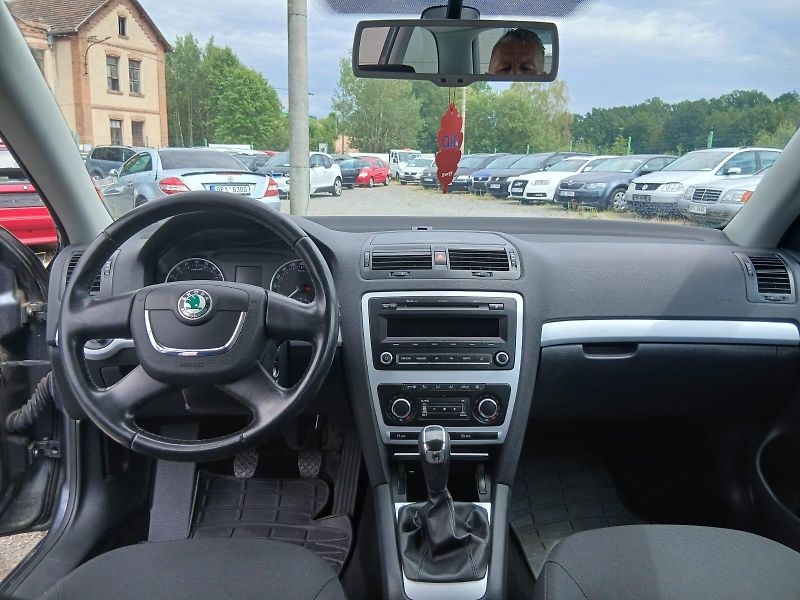 Škoda Octavia 1.6 TDI, BEZ KOROZE! - fotka 25 z 43