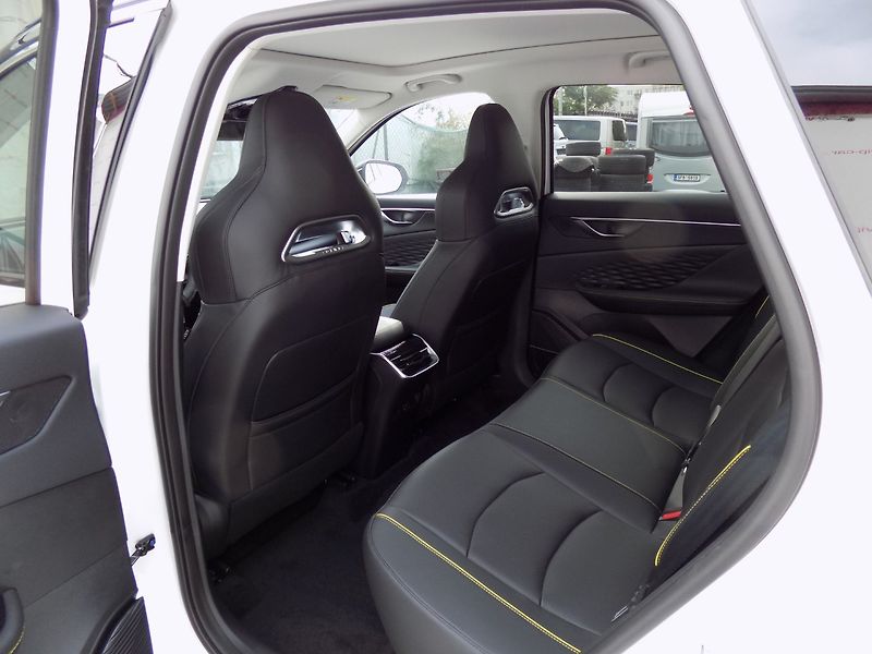 BAIC X5 (2025) 1.5T/AT/Pixel-Led/PANO/DPH/ - fotka 11 z 38