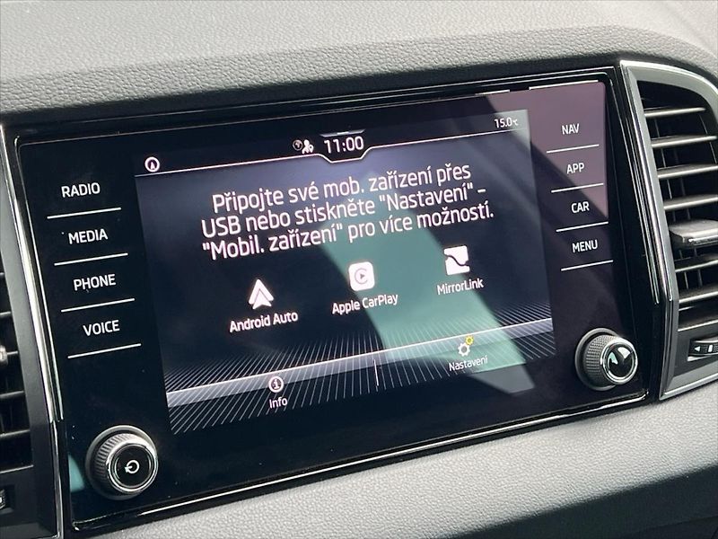 Škoda Karoq 1,5 TSi 110kW 7DSG AMBITION FR - fotka 23 z 27