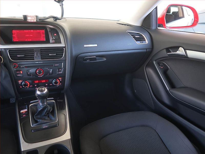 Audi A5 (2009) 2.0 TFSI, Xenony - fotka 8 z 14