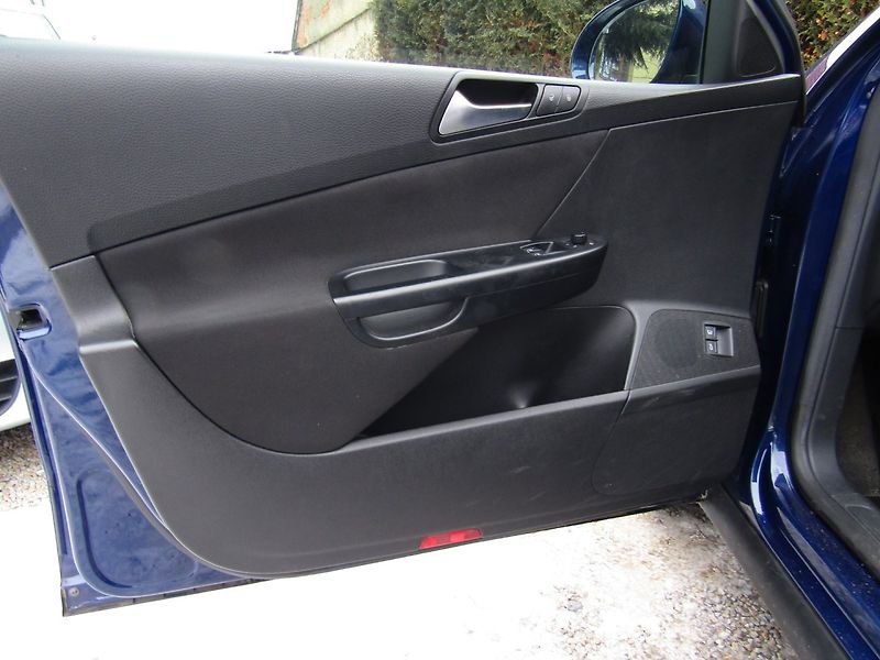 Volkswagen Passat (2008) 1.4 TSI 90kW - fotka 18 z 42