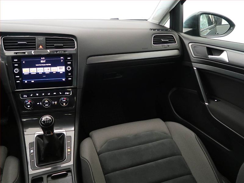 Volkswagen Golf (2018) Marathon Edition 1.0 TSI - fotka 8 z 15