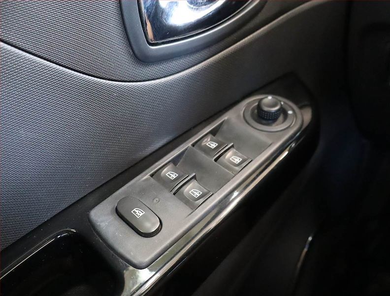 Renault Captur (2014) 1.2 TCe, Automat, Navi - fotka 16 z 17