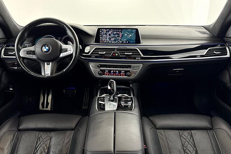 BMW Řada 7 750d xDrive - fotka 15 z 29
