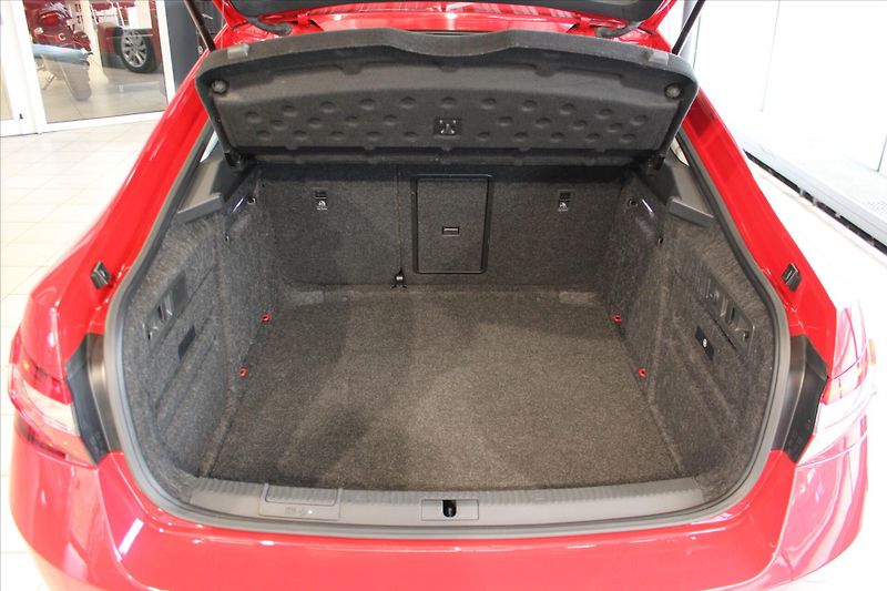 Škoda Superb 2.0 TDi DSG Style - fotka 24 z 28