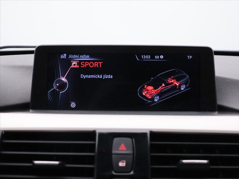 BMW Řada 3 2,0 320 XDrive 135kW Aut. - fotka 20 z 31