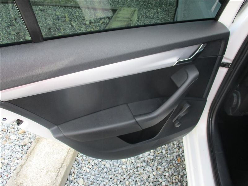 Škoda Octavia 1,6 TDI, DSG,tažné,serv.kniha, - fotka 15 z 44