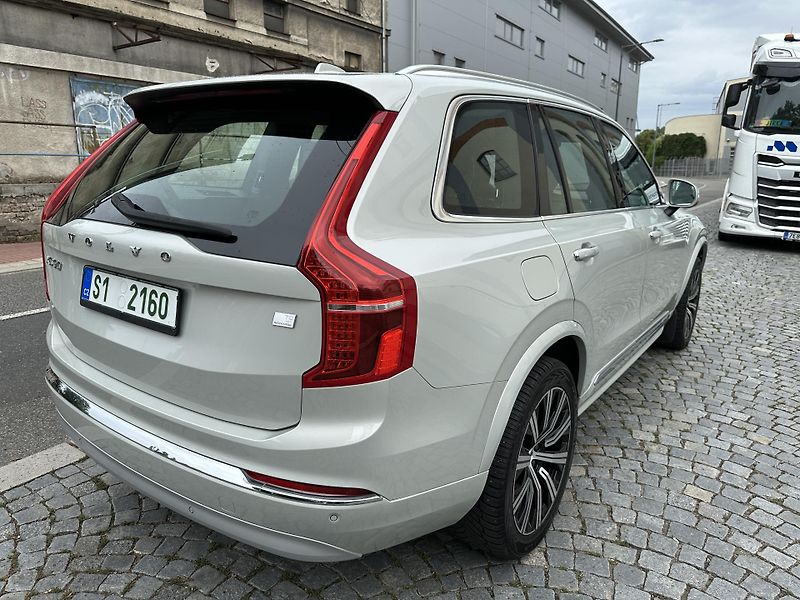 Volvo XC90 T8 plug-in hybrid Recharge - fotka 5 z 32