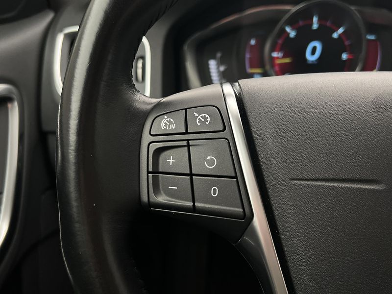Volvo V60 D3 MOMENTUM AUT  - fotka 21 z 36