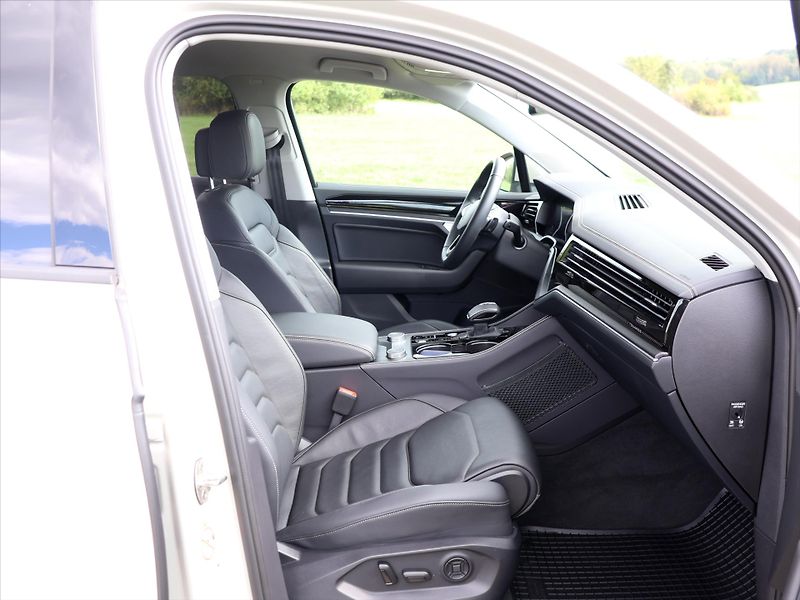 Volkswagen Touareg 3,0 TDI 170kW Limited Tiptroni - fotka 12 z 38