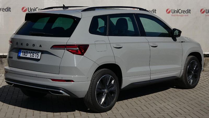 Škoda Karoq 1,5 TSI DSG Sportline - fotka 3 z 26
