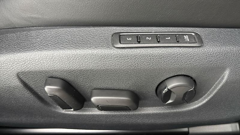 Škoda Superb 2.0 TSI DSG Sportline Combi - fotka 23 z 33
