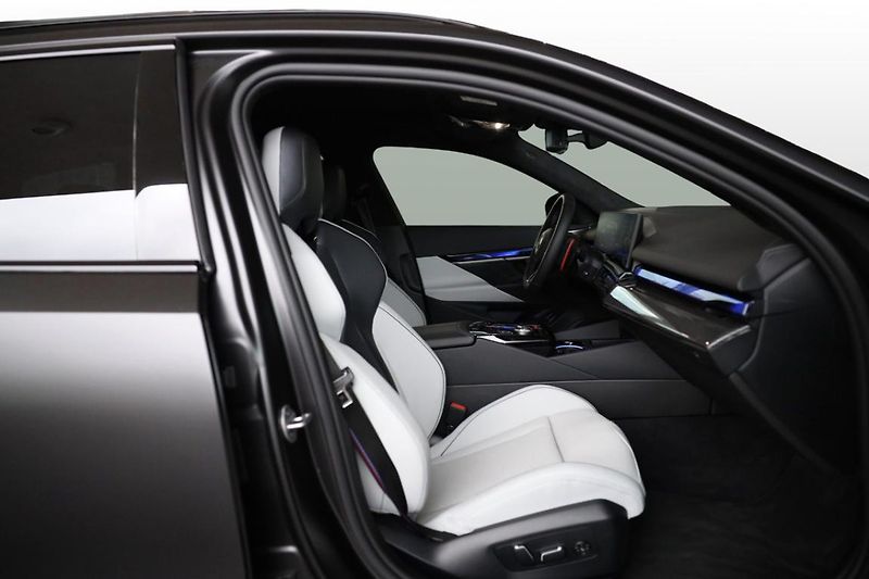 BMW M5 Touring - fotka 27 z 34