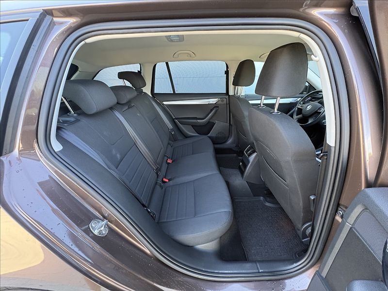 Škoda Octavia 2,0 ČR 1. maj. servis 6 MT - fotka 25 z 25