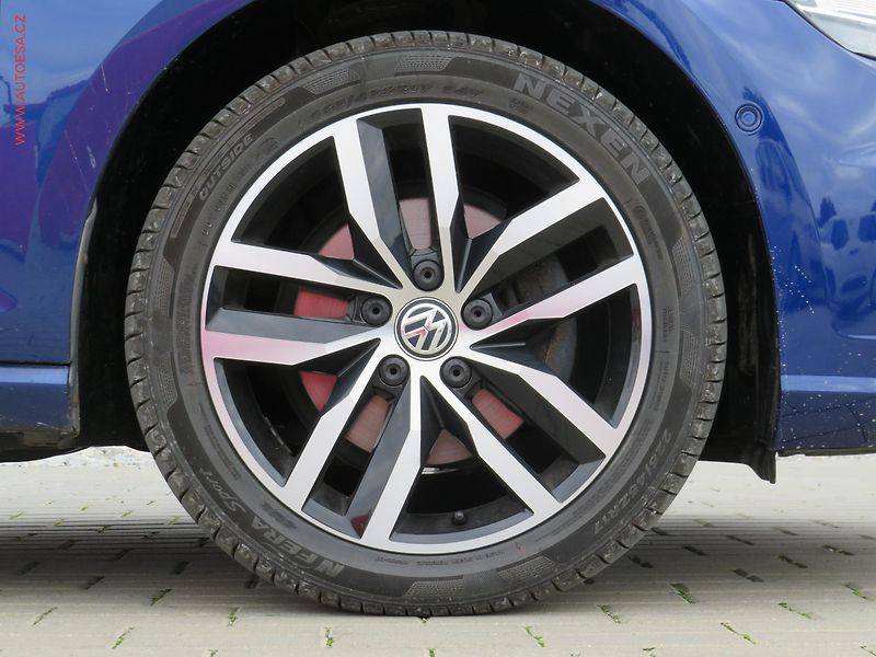 Volkswagen Golf (2018) 2.0TDi, Navi, park.čidla - fotka 28 z 31