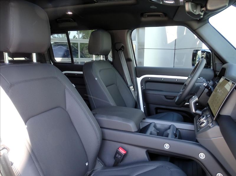 Land Rover Defender (2026) 110 D250 X-DYNAMIC SE - fotka 25 z 25