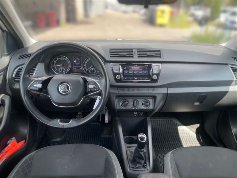 Škoda Fabia 1,0 TSI 70 Ambition - fotka 9 z 11