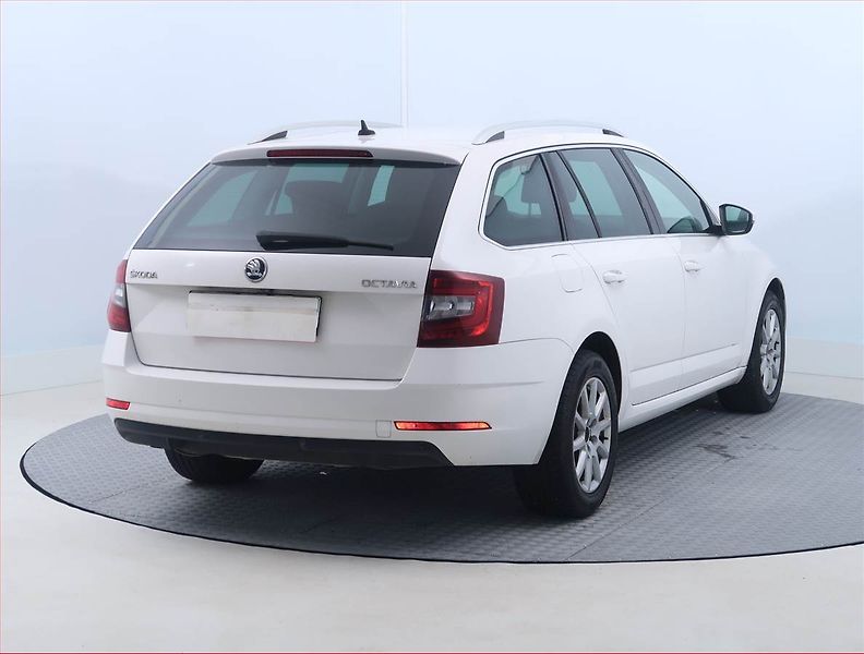 Škoda Octavia (2017) Style 2.0 TDI, Automat, Navi - fotka 5 z 15