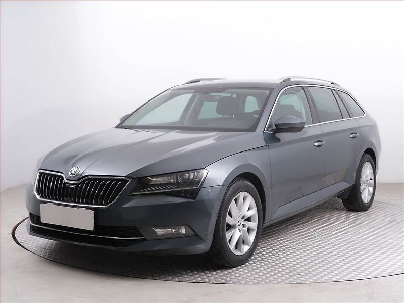 Škoda Superb (2019) 2.0 TDI, Automat, Navi - fotka 2 z 23