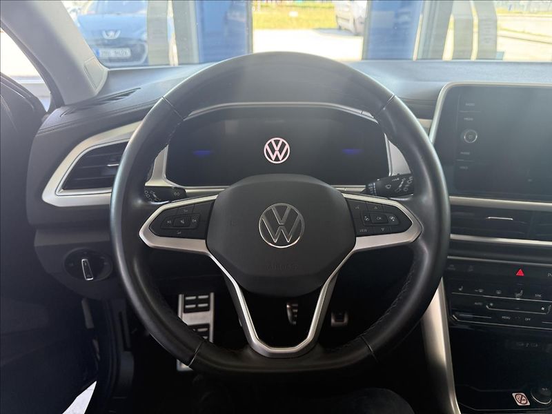 Volkswagen T-Roc 1,0   TSI 85kW,SERVISKA,1.MAJ - fotka 12 z 25