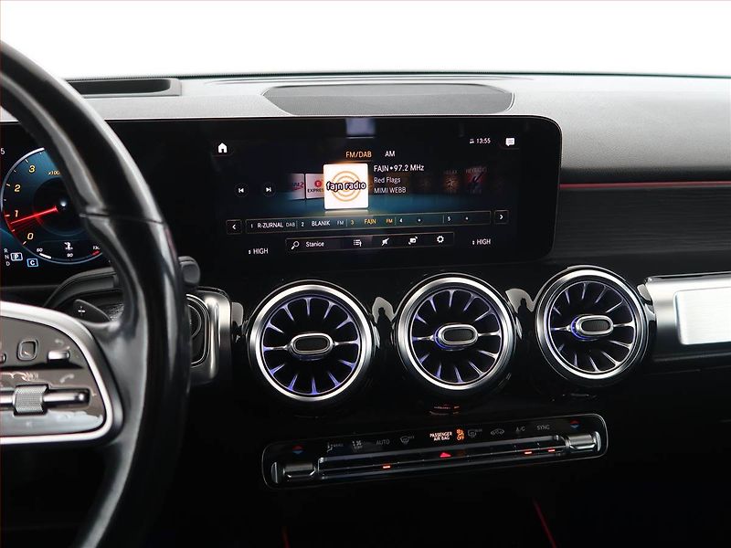 Mercedes-Benz GLB (2021) 250 4MATIC - fotka 12 z 28