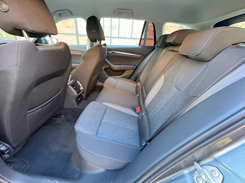 Škoda Octavia (2023) Combi Style 2,0 TDI 110 KW AUT - fotka 12 z 21