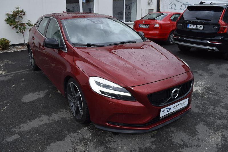 Volvo V40 (2016) 2.0i T2 90kw INSCRIPTION MANUÁ - fotka 4 z 48