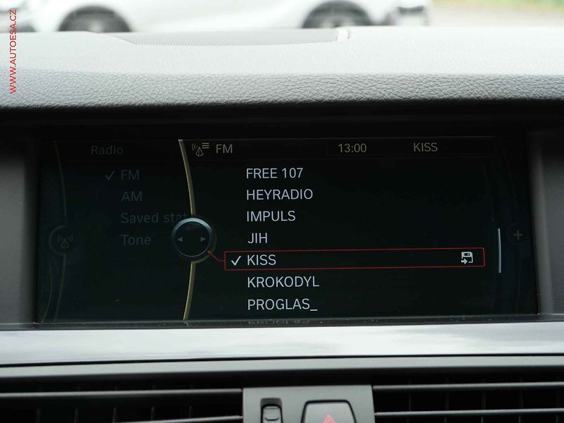 BMW Řada 5 (2012) 2.0i, AT, tempo, park.asist - fotka 17 z 22