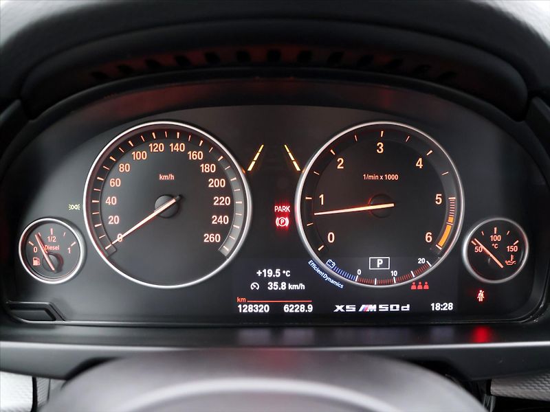 BMW X5 3,0 M50d 280kW xDrive Aut. CZ - fotka 19 z 36