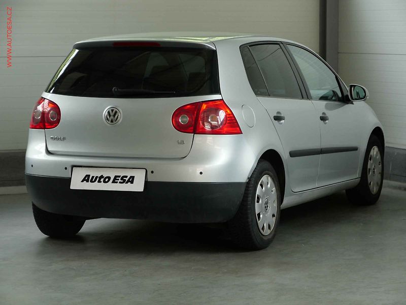 Volkswagen Golf (2006) 1.6 16V, ČR, AC, tempo, park - fotka 4 z 18