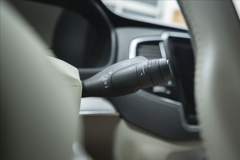 Volvo XC90 2,0 D5 AWD 1. MAJITEL ČR TAŽNÉ - fotka 27 z 44
