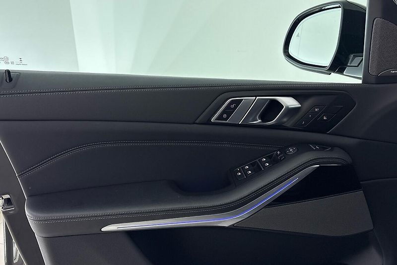 BMW X5 xDrive30d - fotka 18 z 29