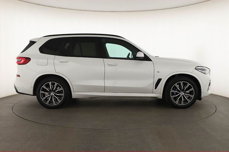 BMW X5 (2020) xDrive30d - fotka 6 z 21
