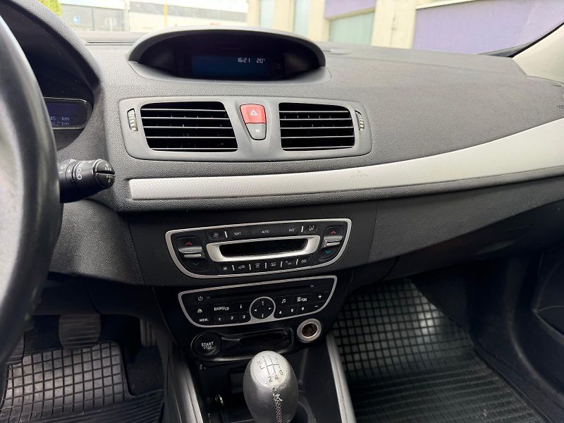 Renault Mégane 1,6i 16V  - fotka 18 z 20