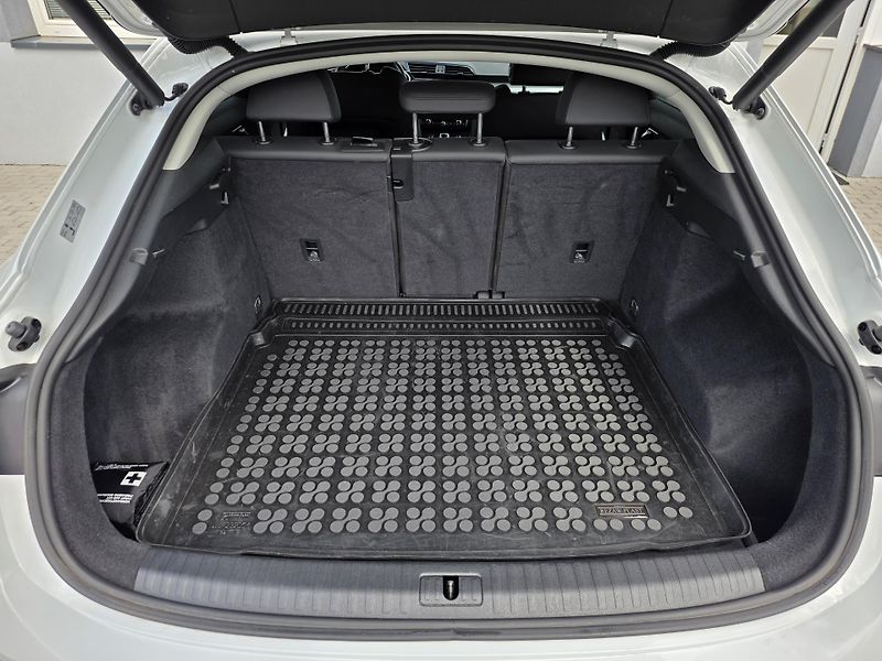 Audi Q3 (2021) SPORTBACK 2.0TFSI 140kW BUFÍK - fotka 20 z 21
