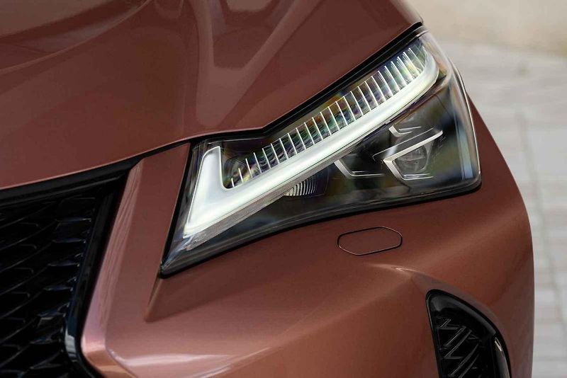 Lexus UX 300h první jízda
