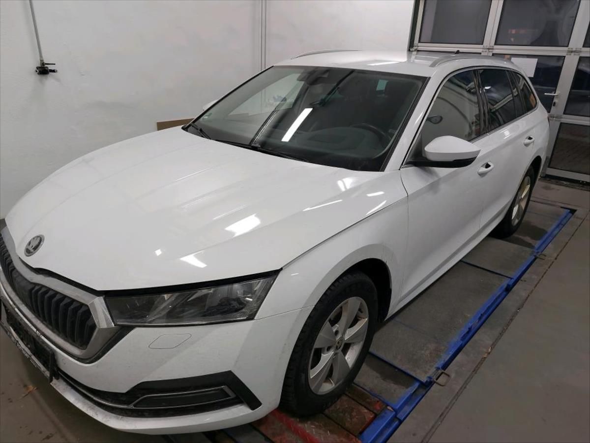 Škoda Octavia 2,0 TAŽNÉ,KŮŽE,HEAD-UP