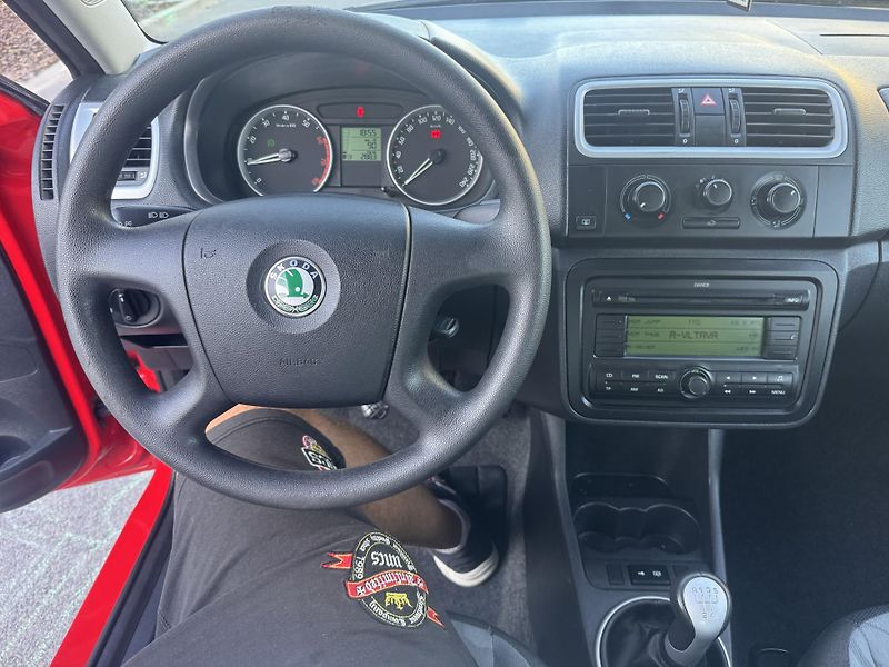 Škoda Fabia 1.2i 51KW AMBITION - fotka 9 z 18
